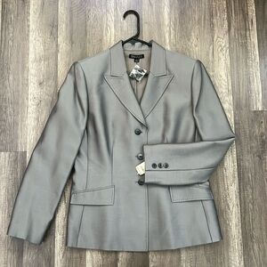Tahari women’s grey/silver matching suit skirt and blazer, Size 12
